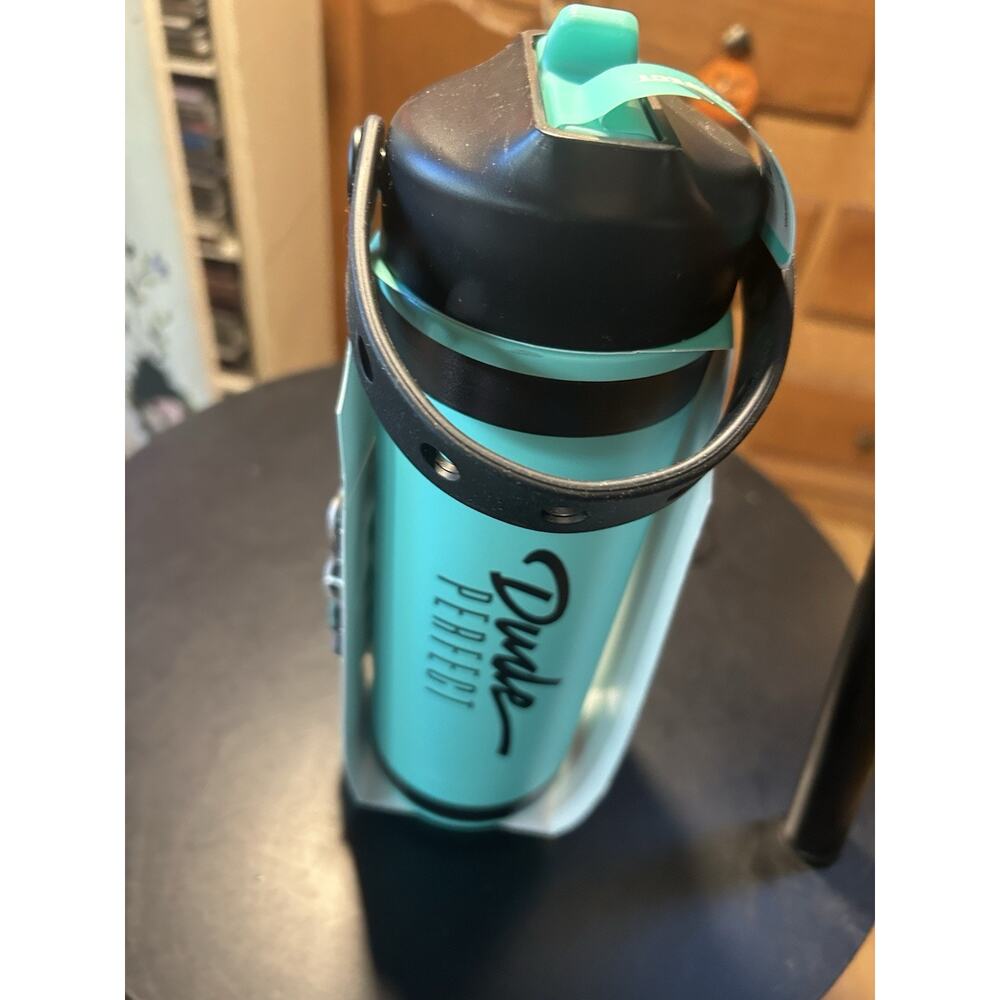 Dude Perfect 24 Oz Water Bottle Real With Handle & Leakproof Lid - Picture 2 of 3